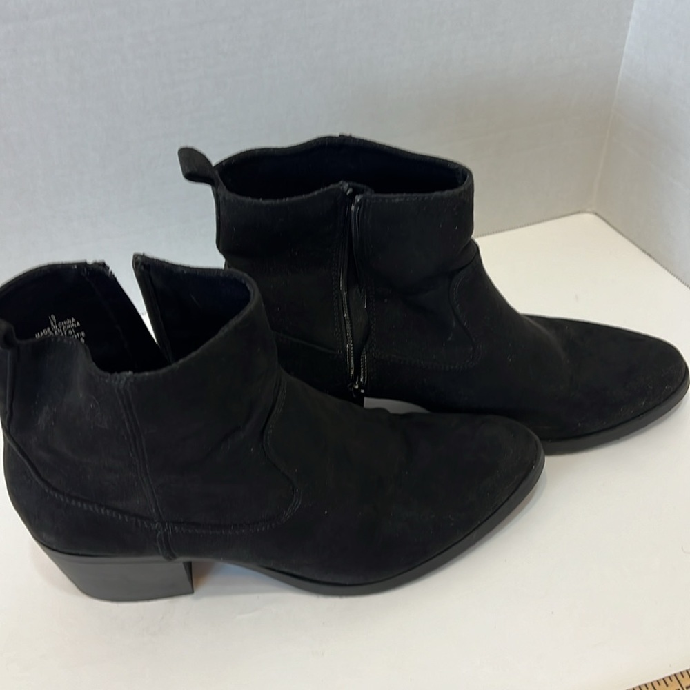 Old Navy Booties Block heel.  Black.  Size 10 - Picture 2 of 7